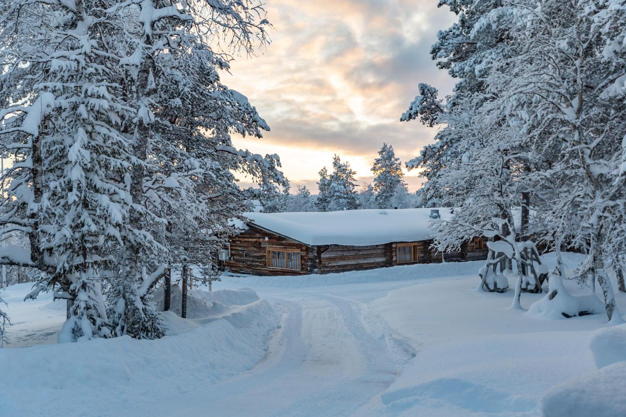 סאריסלקה Kuukkeli Log Houses Aurora Resort מראה חיצוני תמונה