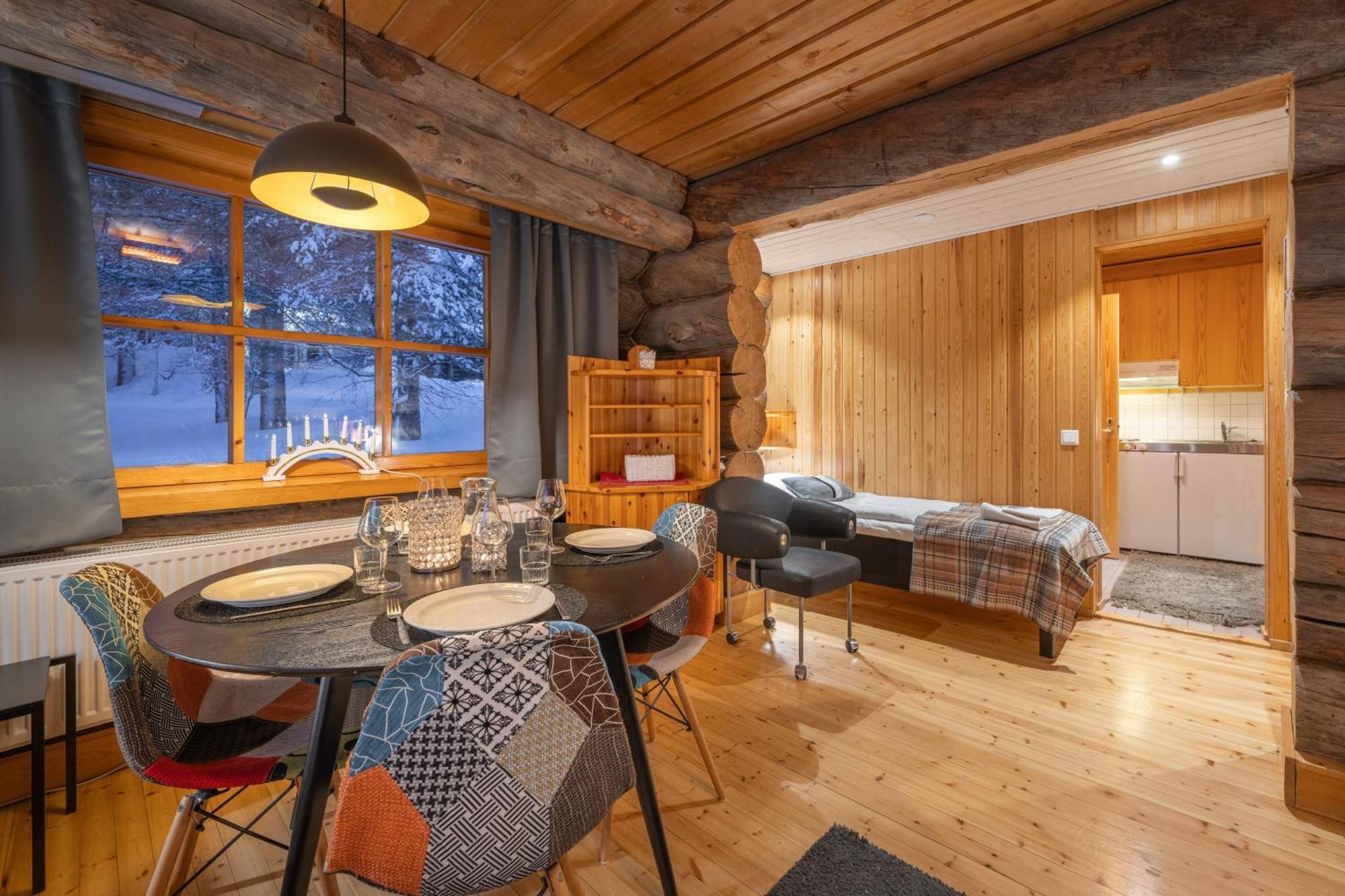 סאריסלקה Kuukkeli Log Houses Aurora Resort מראה חיצוני תמונה
